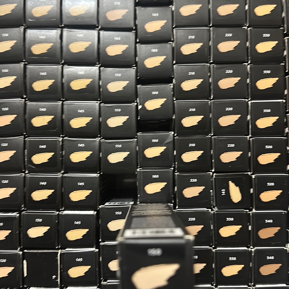 Fenty pro filter, hydrating long wear foundation